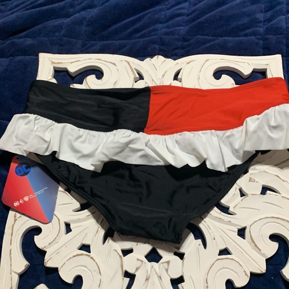 DC Comics Harley Quinn Red Black and Red Ruffle Bikini Bottoms Size M NWOT - Picture 2 of 4